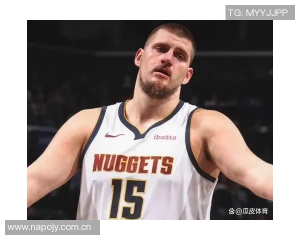 约基奇展现超凡视野与精准手法布劳恩底角三分轻松命中