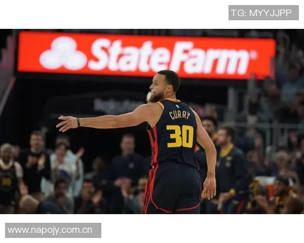 假期学习不放松库里首节火力全开轰下11分展现超强状态 假期学习不放松库里首节火力全开轰下11分展现超强状态