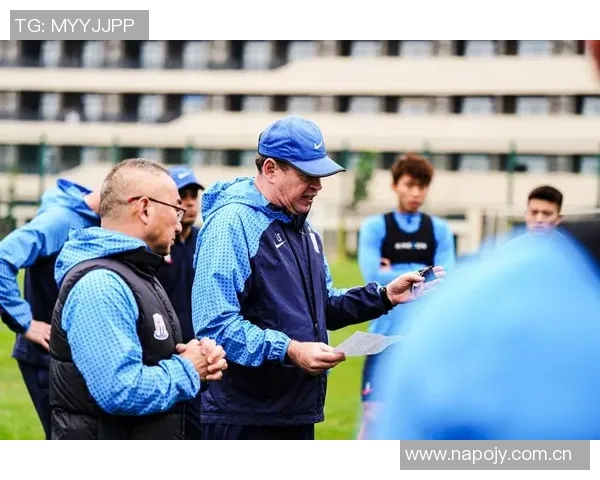 拉米罗首次公开带队训练分组对抗战术布局引关注 拉米罗首次公开带队训练分组对抗战术布局引关注