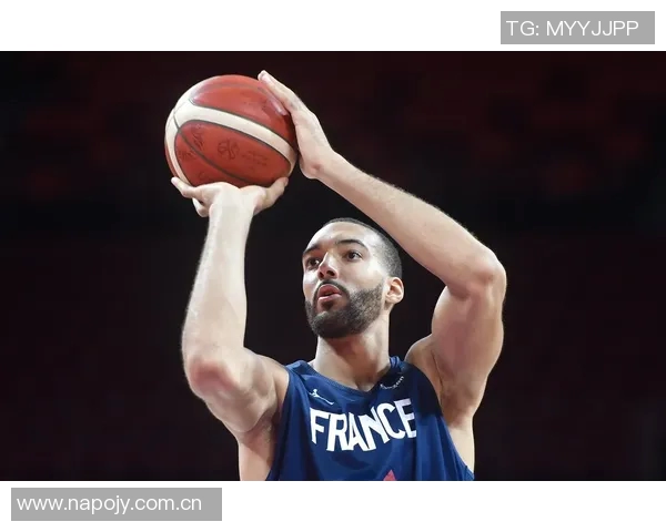 戈贝尔夏季训练成果显著新赛季将提升进攻果断性与侵略性