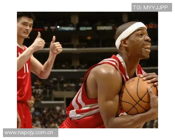 姚明与街球王阿尔斯通重聚合影引发球迷回忆与热议 姚明与街球王阿尔斯通重聚合影引发球迷回忆与热议