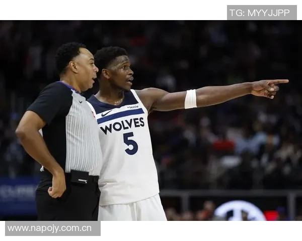 爱德华兹半场火力全开16投10中狂砍29分三分球命中率高达60