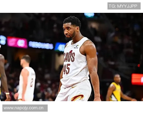 米切尔全场表现亮眼22投11中三分命中率高达36砍下32分9篮板5助攻正负值13