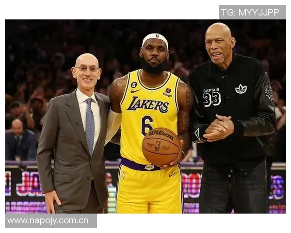 约什阿奇姆彭分享詹姆斯训练习惯与库库幽默风采的趣闻故事 约什阿奇姆彭分享詹姆斯训练习惯与库库幽默风采的趣闻故事