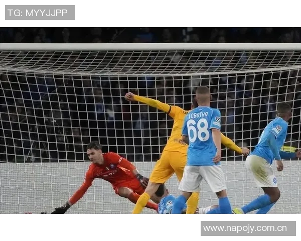 贾府后卫板仓滉震惊于欧冠前一天被通知踢后腰位置